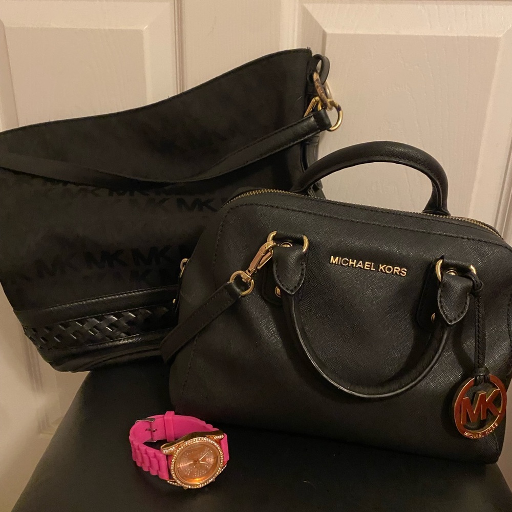 2 Authentic Michael Kors Black handbag with Gold Accents with free pink MK watch - Picture 2 of 9
